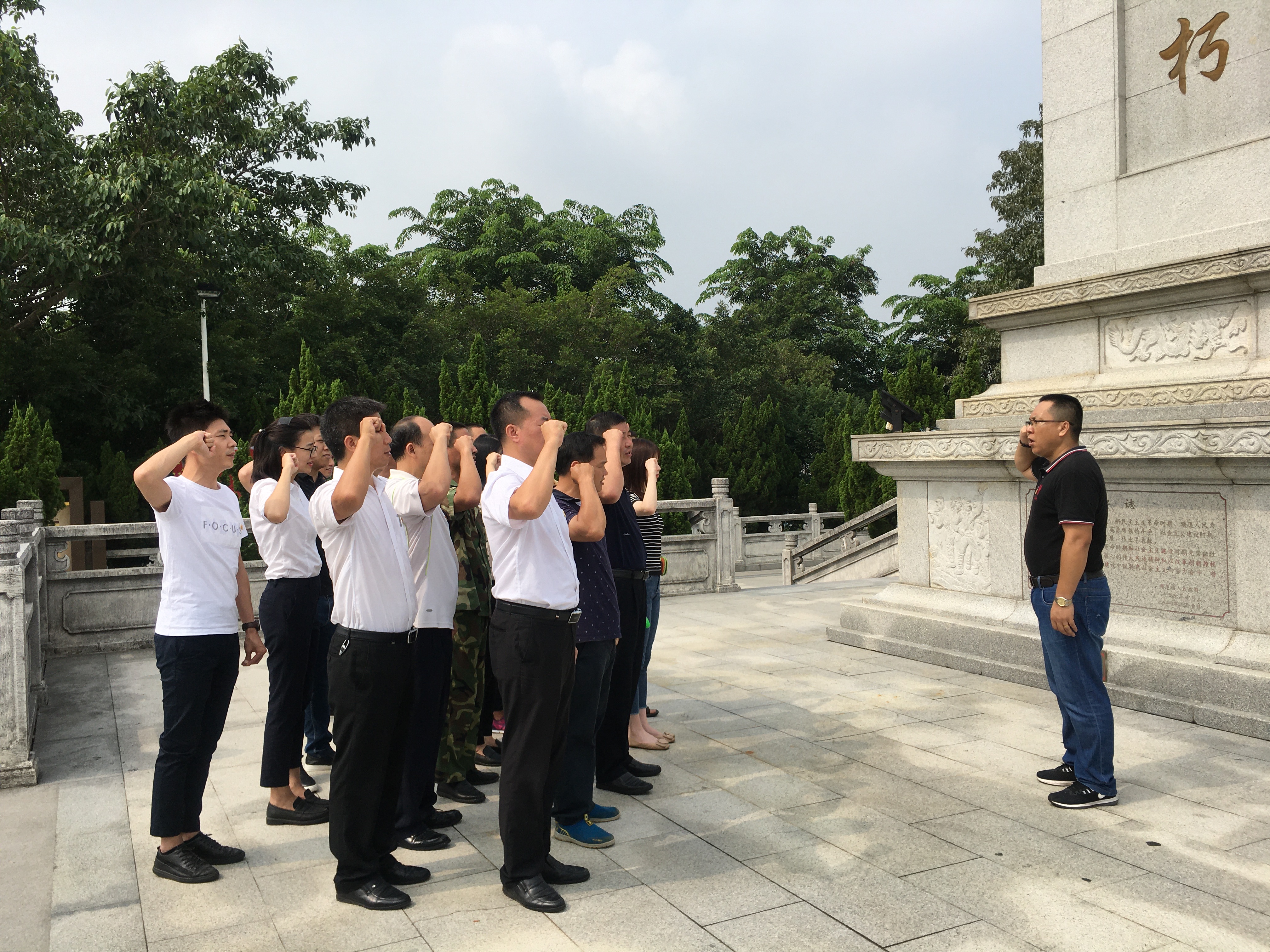 重溫了入黨誓詞,堅(jiān)定了入黨初心。.jpg 重溫了入黨誓詞,堅(jiān)定了入黨初心。.jpg